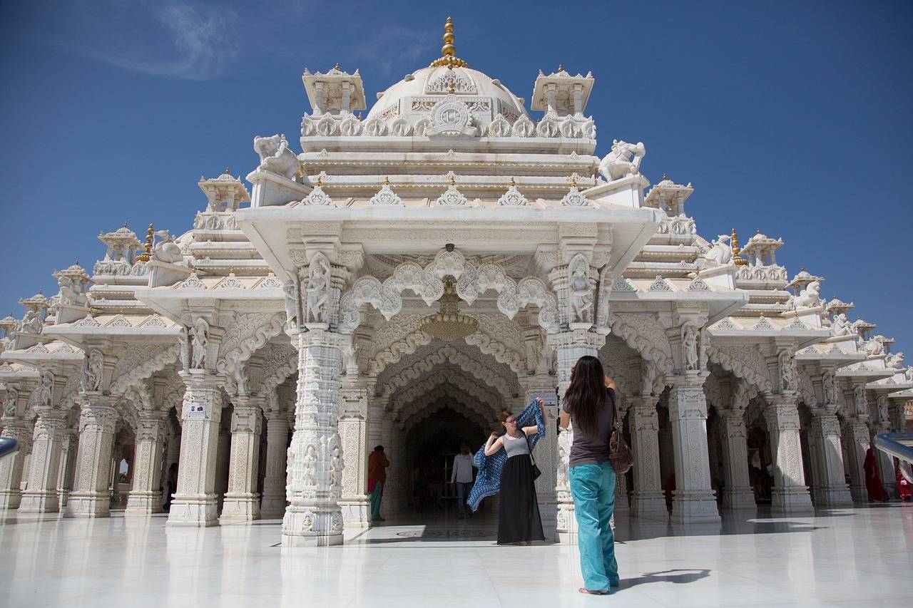 india, shree swaminarayan temple, white temple